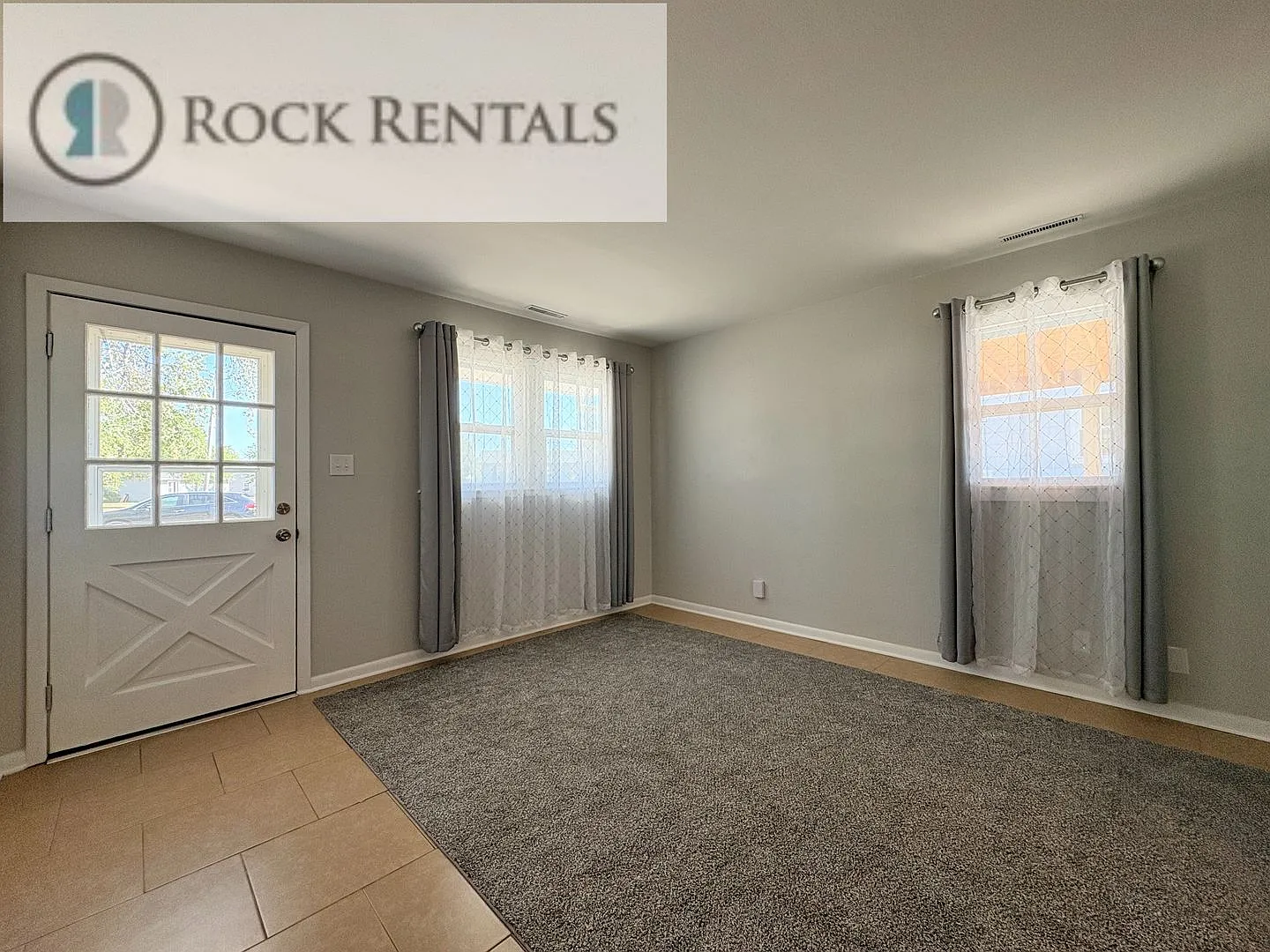 Freshly Remodeled 3 Bed in Quiet Neighborhood — Photo 2