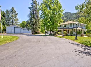 151 Fielder Ln, Grants Pass, OR 97526