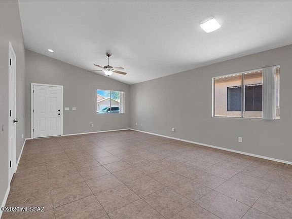 4th image of 2818 W Medallion Dr