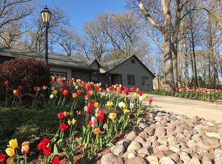 224 W Summerhill Pl, Oak Creek, WI 53154
