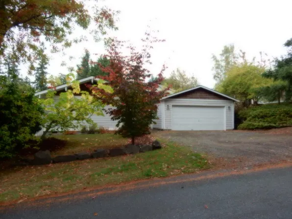 460 Ihland Way NW, Bainbridge Island, WA 98110