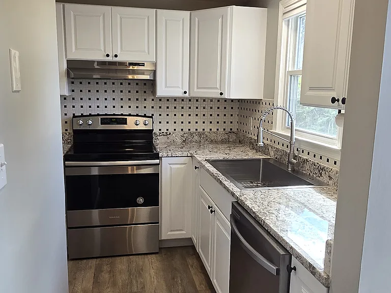 50 Edward J Roy Dr #4 — Photo 3