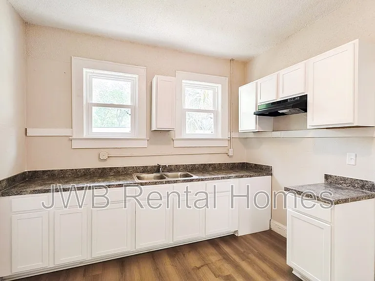 947 Kenmore St — Photo 2
