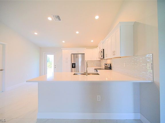 5th image of 814 Gaylord Ave S