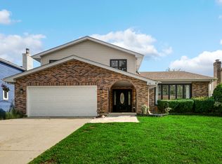 310 Terry Ln, Bloomingdale, IL