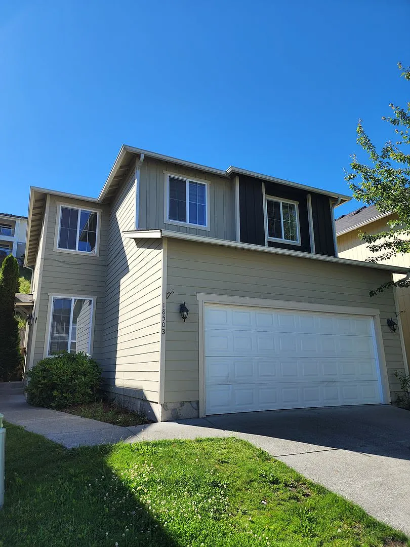 Fredrickson Area 3 Bedroom, 2.5 Bathroom Puyallup Home With Den Silver Pointe Community — Photo 1
