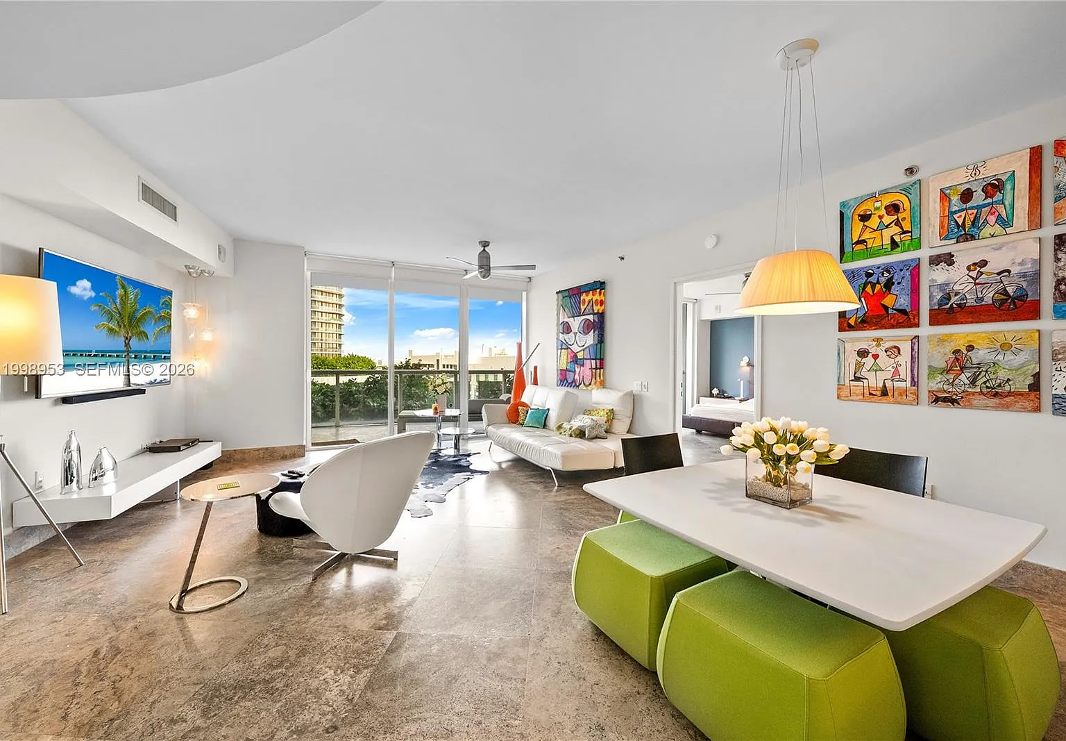 Icon Condo — Photo 4