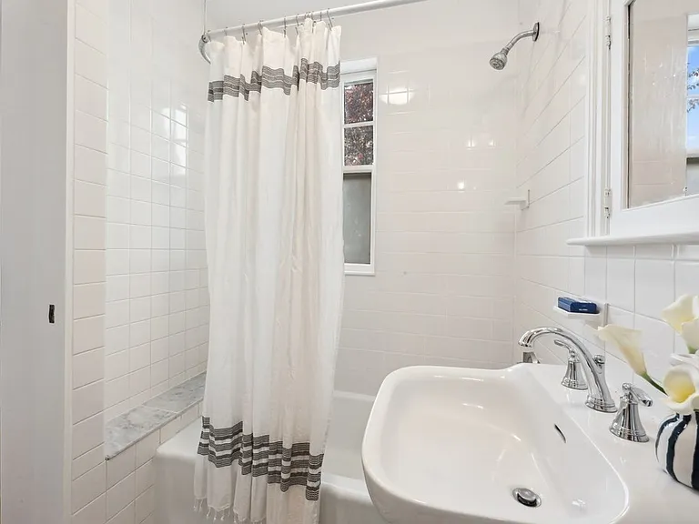 7 Linnaean St #1 — Photo 16