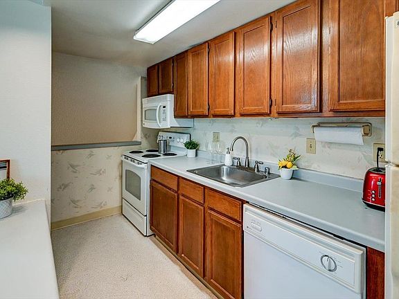 2nd image of 549 Donofrio Dr Unit 6