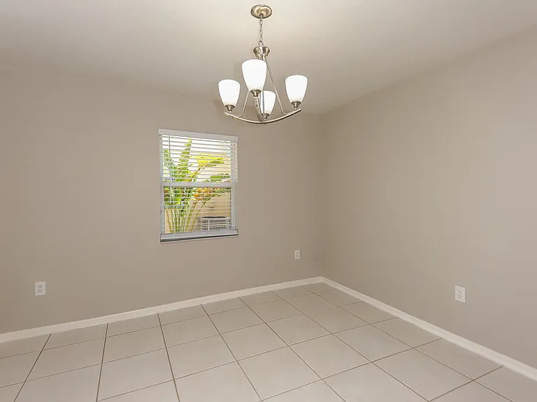 213 Lookout Dr — Photo 4