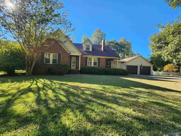 292 Lovers Ln, Hamilton, AL 35570