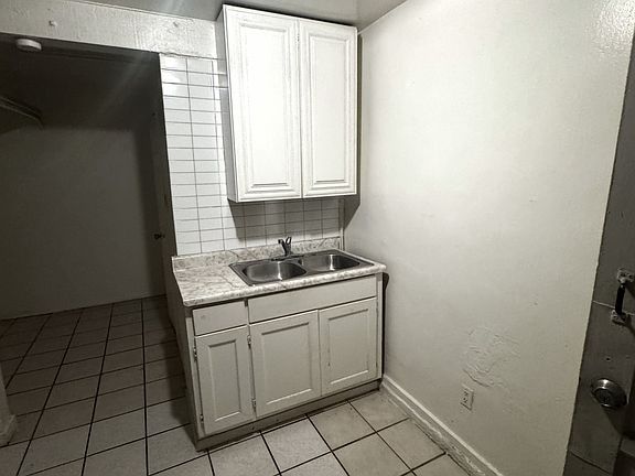 5th image of 531 S Hillview Ave #G