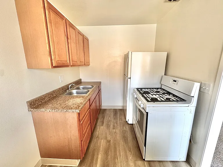 7821 Linda Vista Road — Photo 7