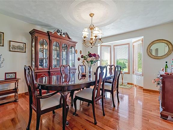 5th image of 11802 Waterford Dr