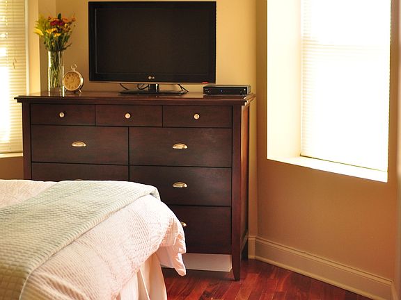 2nd image of 4438 N Damen Ave APT 2C