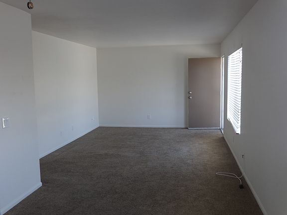 5th image of 4523 Winona Ave