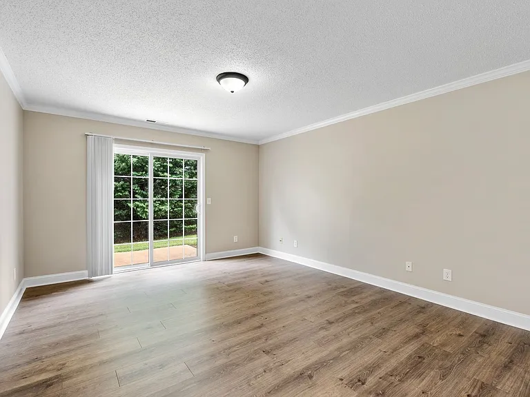 10 Whitfield Way — Photo 4
