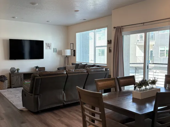 462 W 40 S Unit 203, Providence, UT 84332