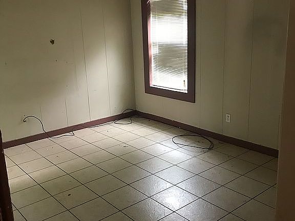 5th image of 718 Idylwood Dr