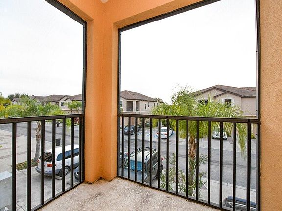 2nd image of 4211 Via Piedra Cir #Circle8-203