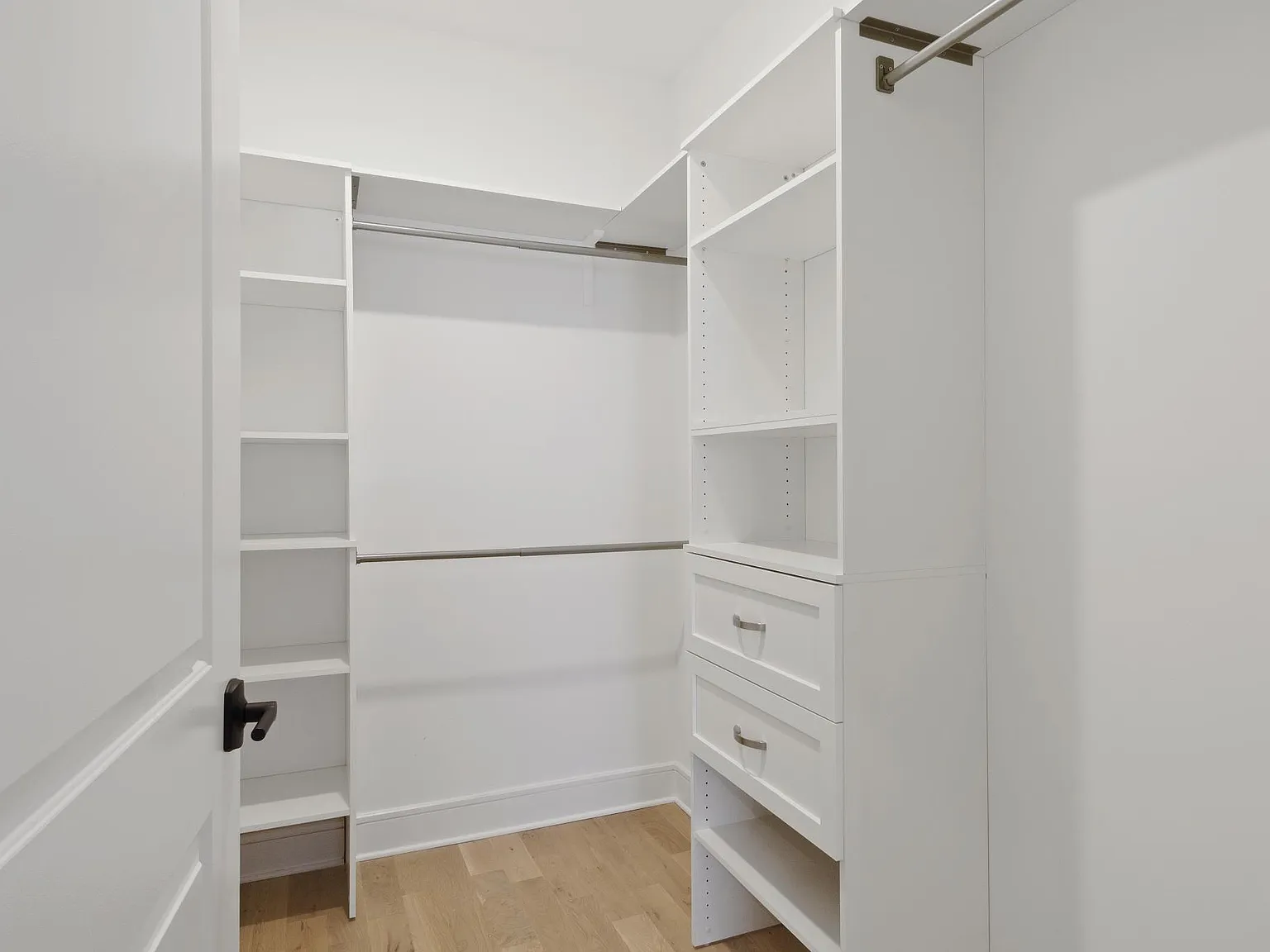 2 bed, 2.5 bath, 1970 sqft, $5,700 — Photo 4