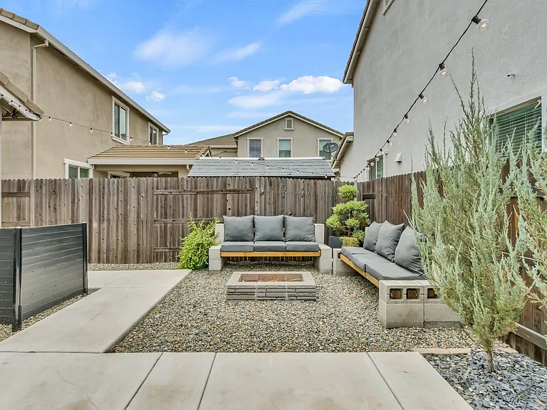800 Daggerwing Ct — Photo 42