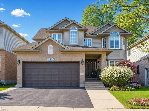 7 Hearthbridge St, Kitchener, ON N2R 1L5
