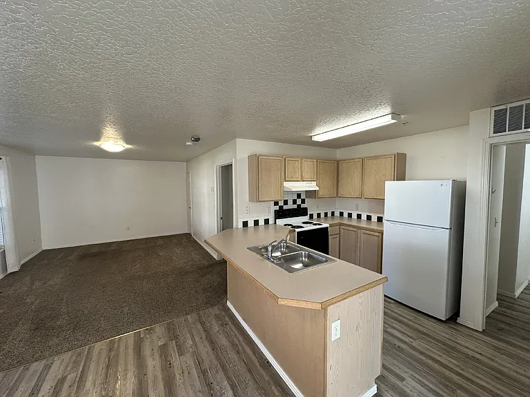 114 Davis Ave #102 — Photo 7