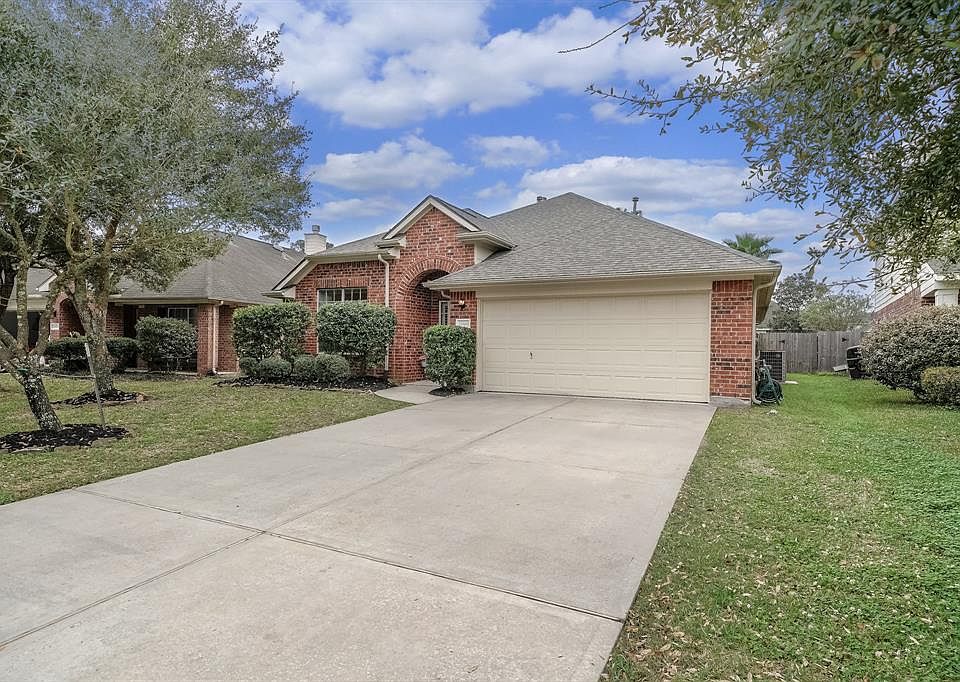 1st image of 26869 Kings Crescent Dr