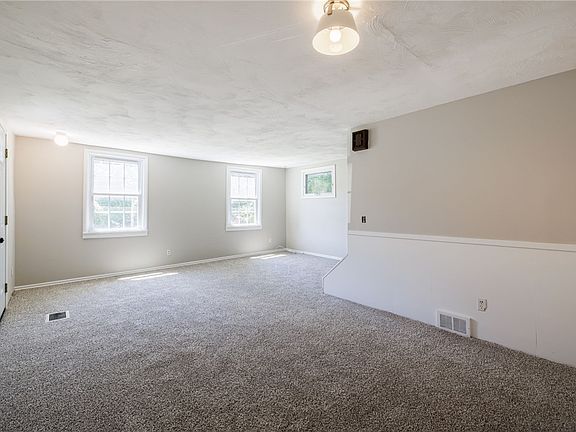 5th image of 390 Wilder Rd