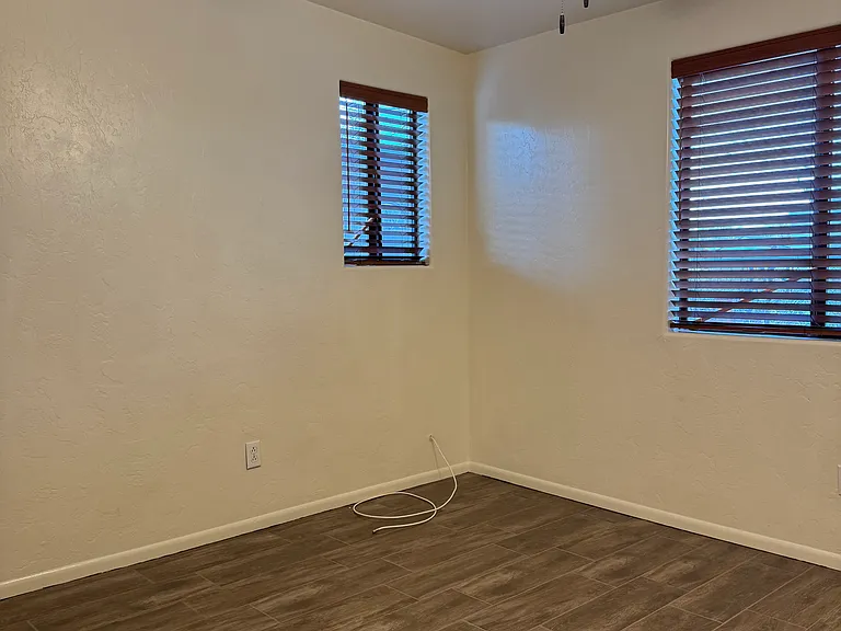 1524 W Saint Clair St — Photo 10