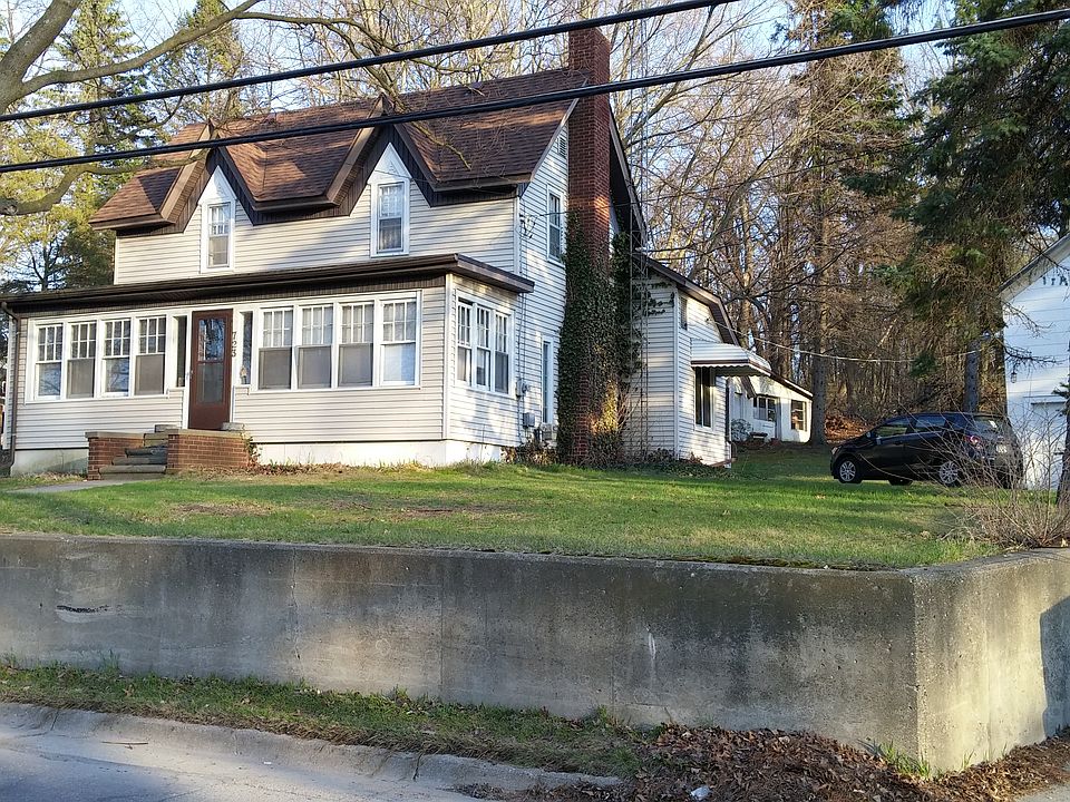 1st image of 723 W Shiawassee Ave