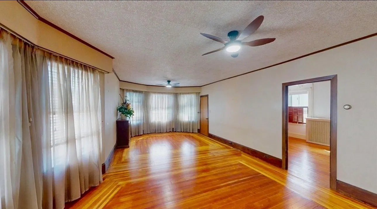 3 bed, $2,200 — Photo 2