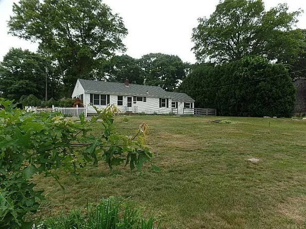 80 Hunt Ave, South Kingstown, RI 02879