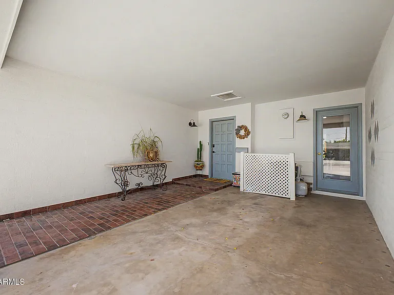 4718 N 77th Pl — Photo 3