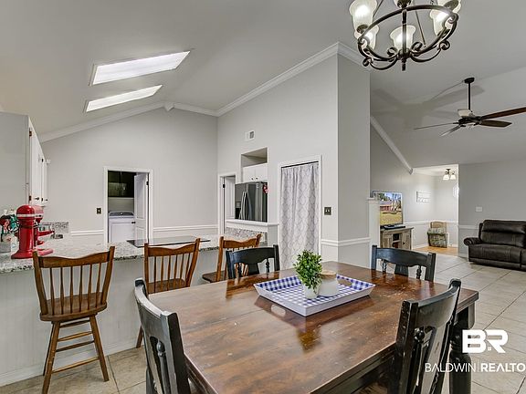 4th image of 404 W Palm Ave