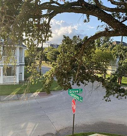 3rd image of 402 Highlands St