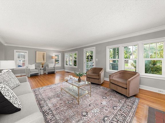 3rd image of 3327 W Glass Ave