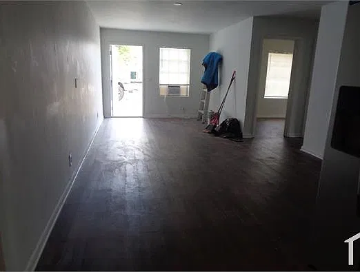 3 bed, 900 sqft, $2,400 — Photo 4