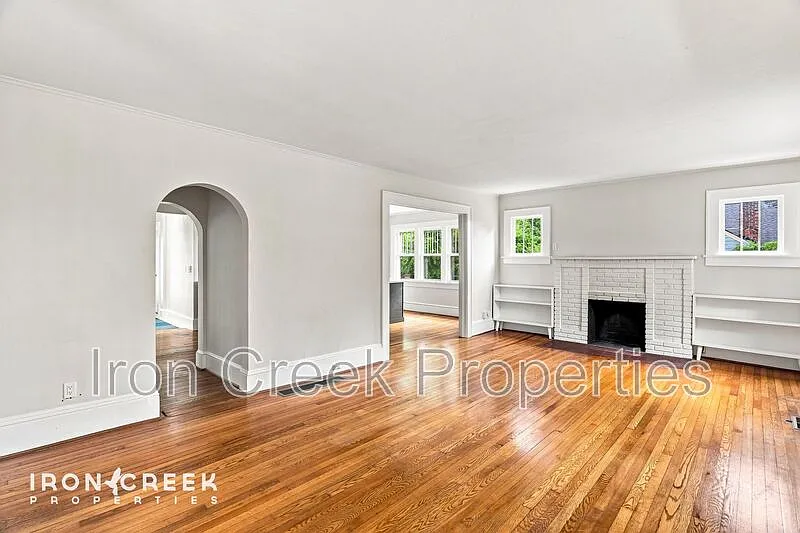 4 bed, 2.5 bath, 2066 sqft, $3,095 — Photo 4