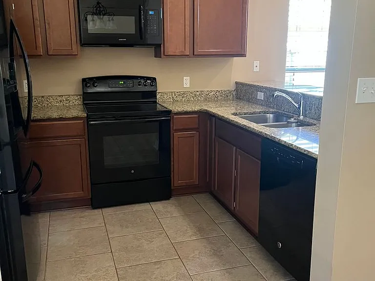 419 Jordan Dr — Photo 7