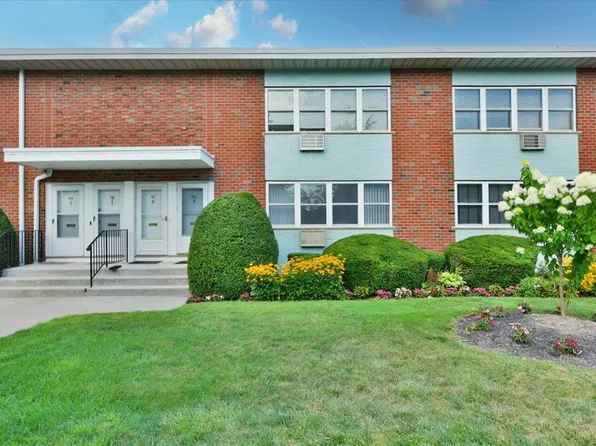 200 Farber Drive #200, West Babylon, NY 11704