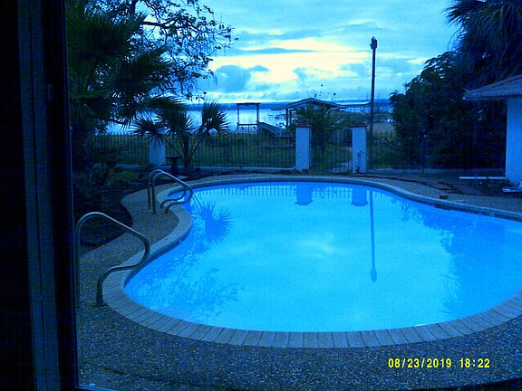 5th image of 615 Pebble Dr