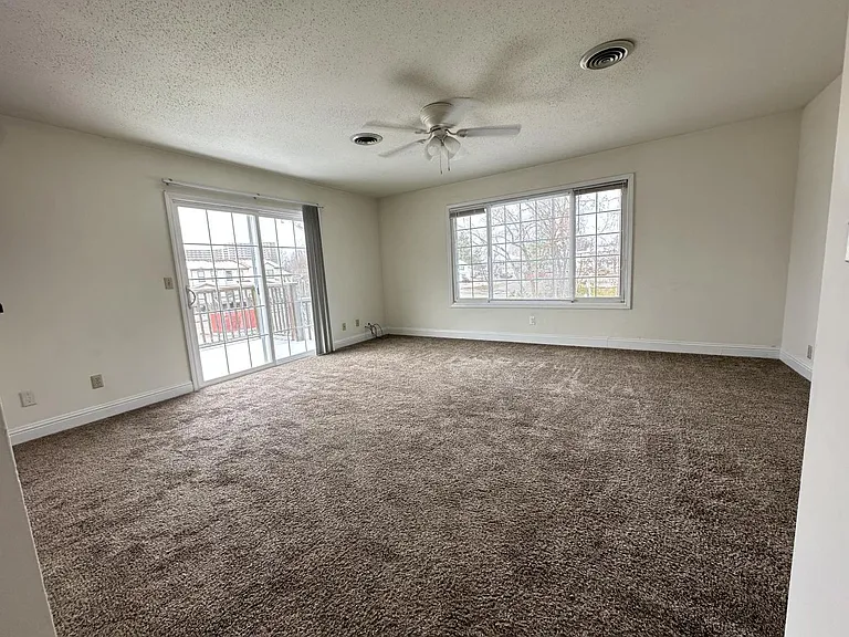618 E Campus Dr — Photo 2