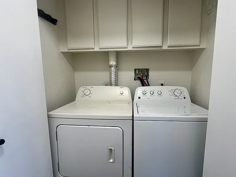 1021 Arbor Ln — Photo 14