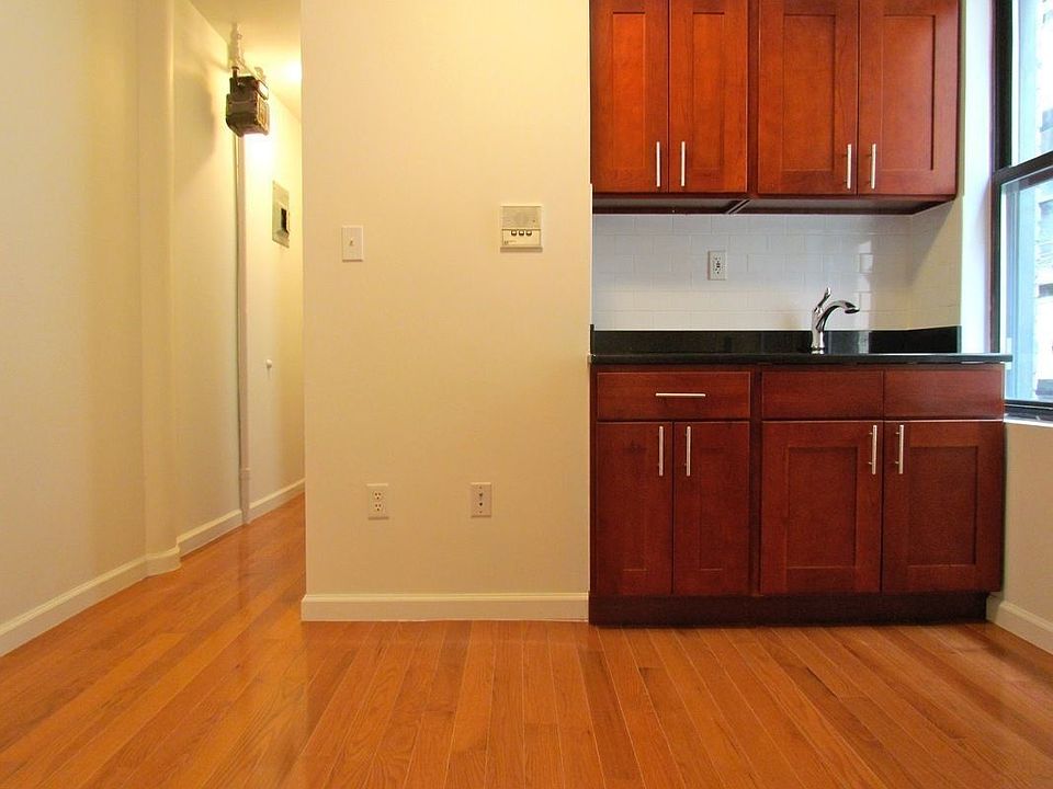 1st image of 210 Thompson St APT 4ES