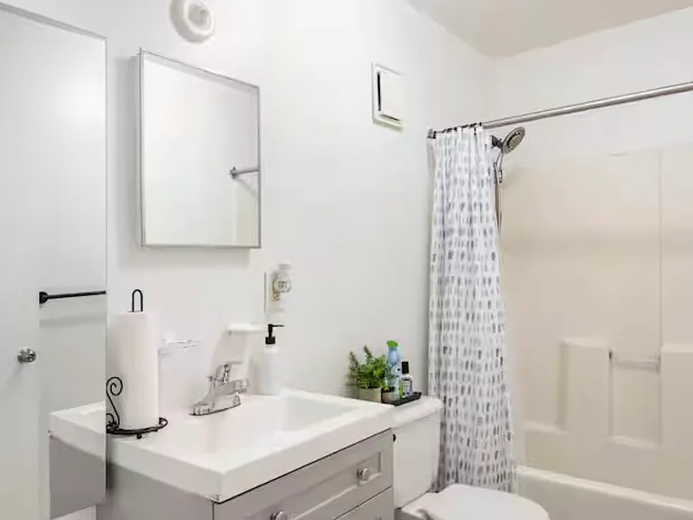 1525 Popham Ave #2 — Photo 3