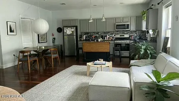 908 Main St #3B — Photo 2