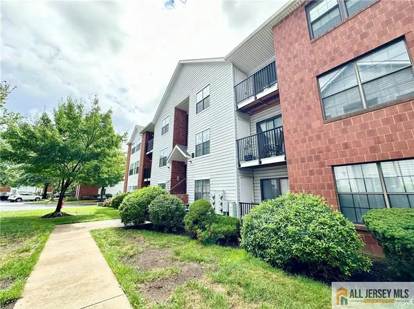 102 Keystone Ct, Edison, NJ 08817