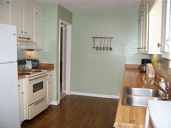 Plenty of Counterspace in the Kitchen